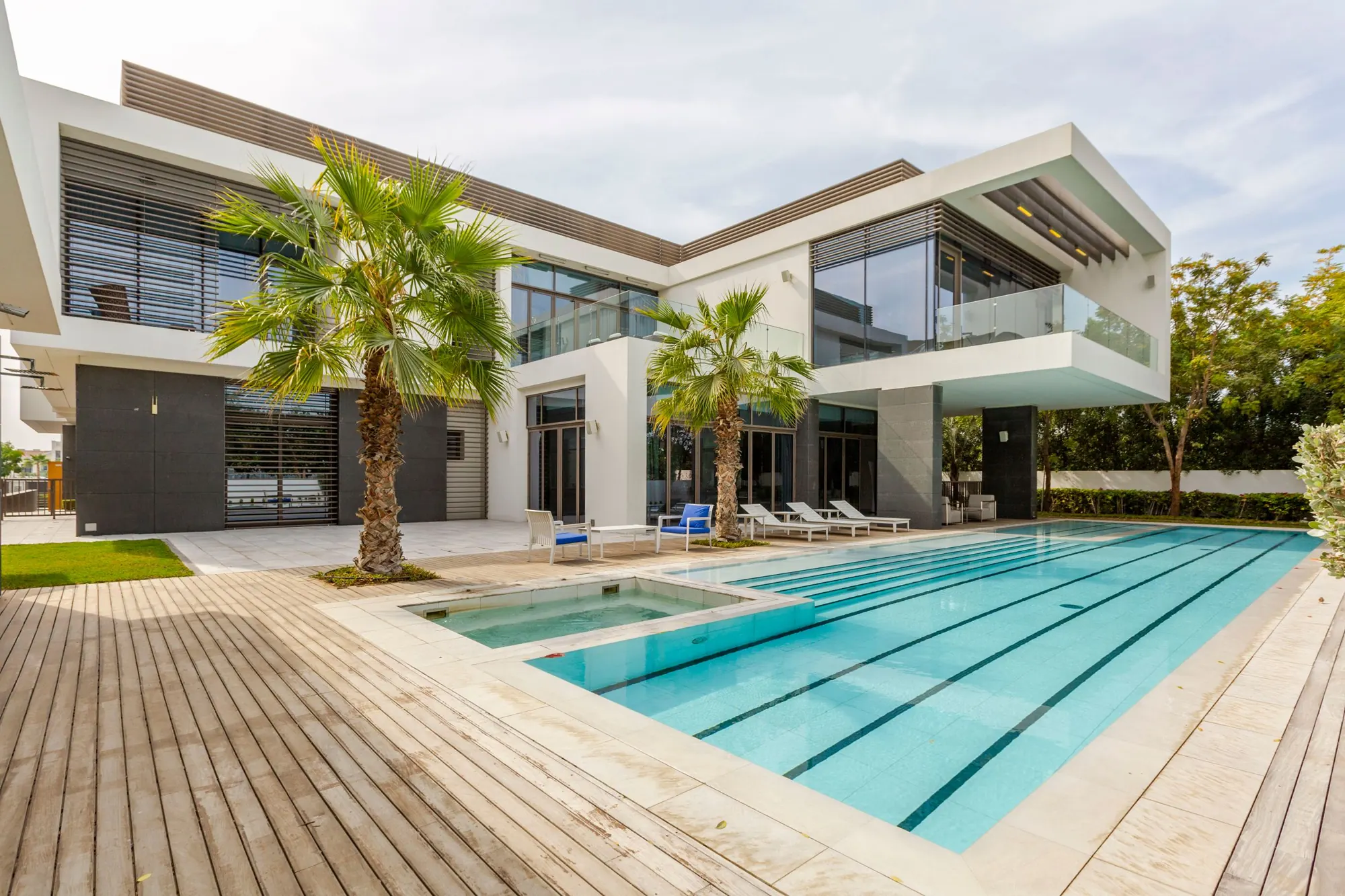 Ready villa with pool in Dubai